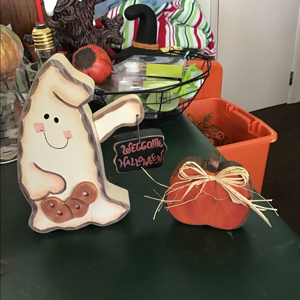 Wood ghost and pumpkin